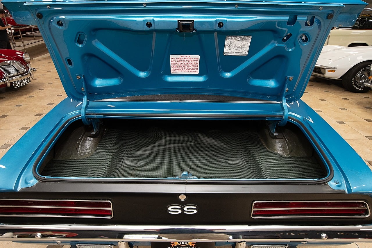 View vehicle photo 4