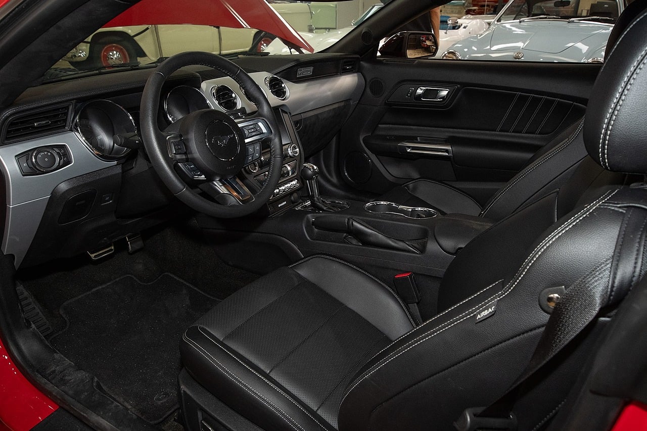 View vehicle photo 3