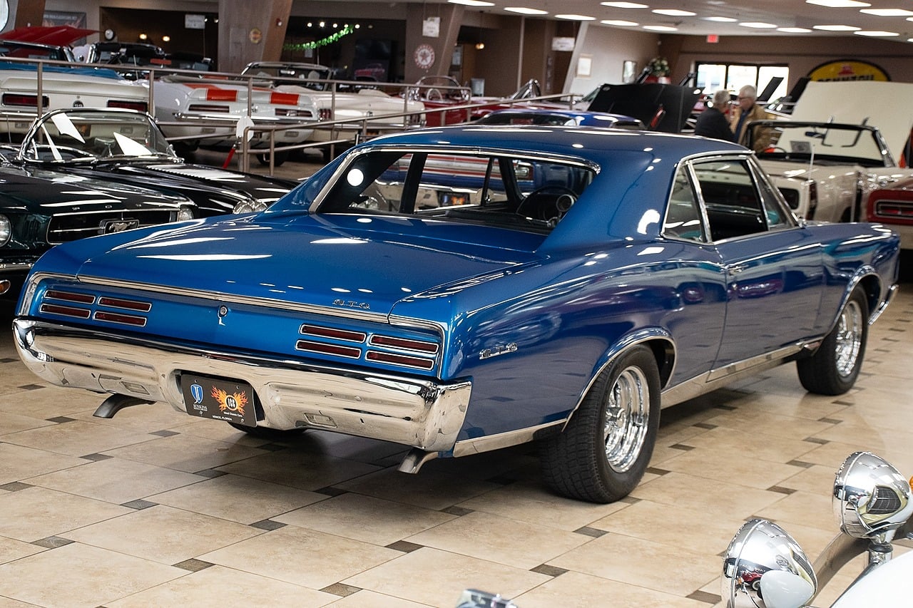 View vehicle photo 7