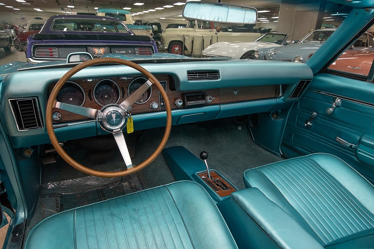 View vehicle photo 2