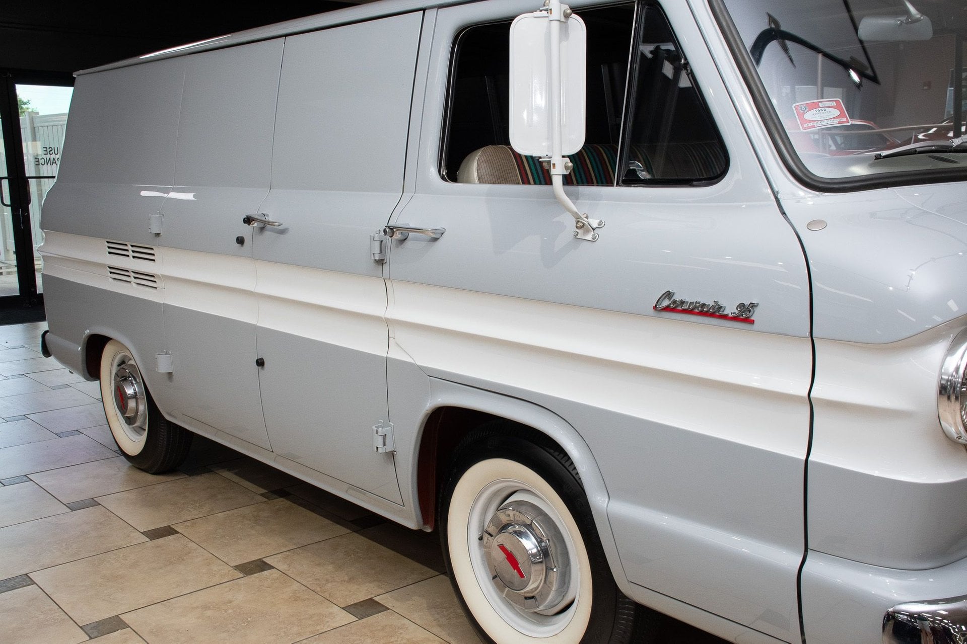 View vehicle photo 7