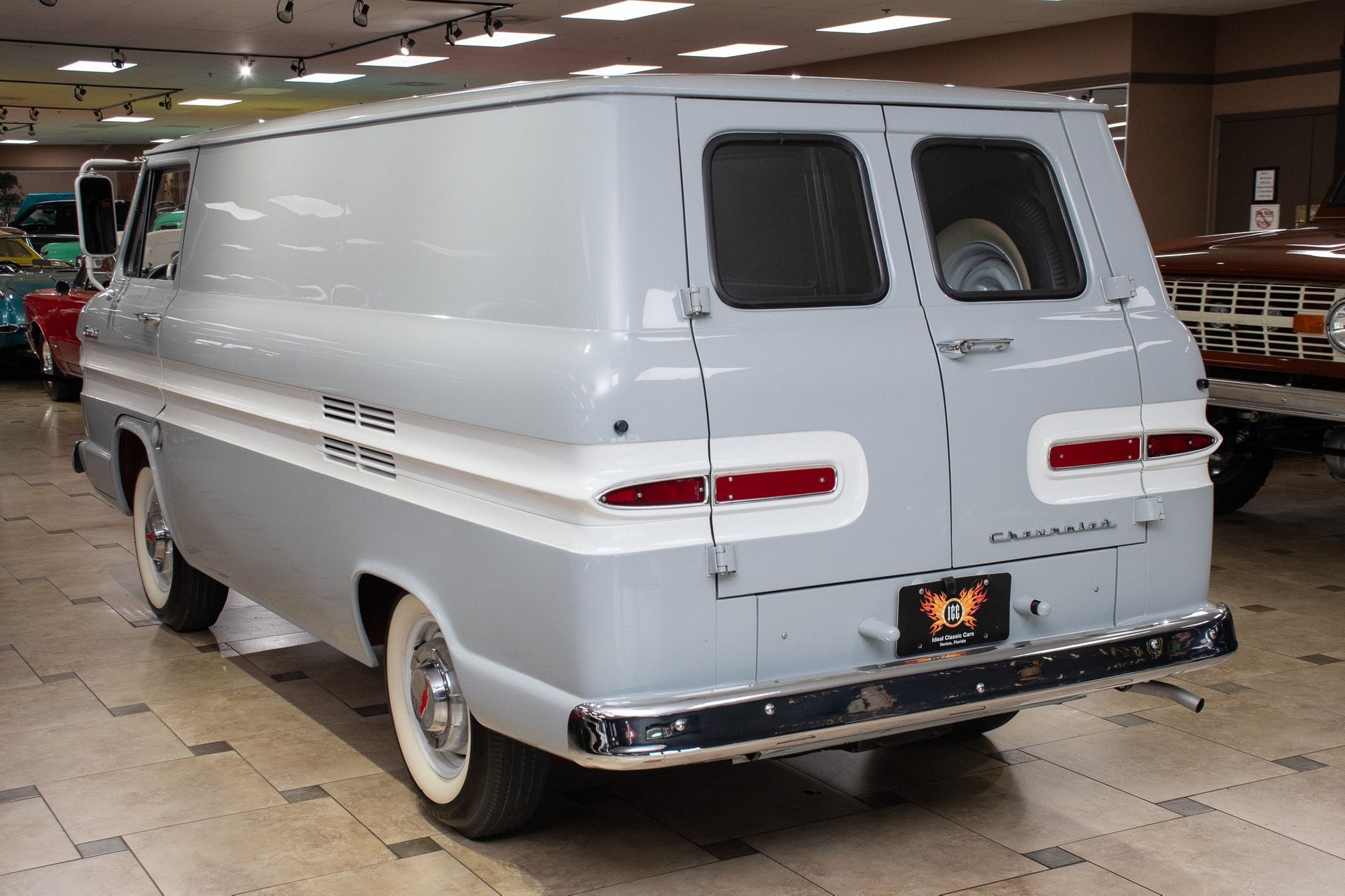 View vehicle photo 6
