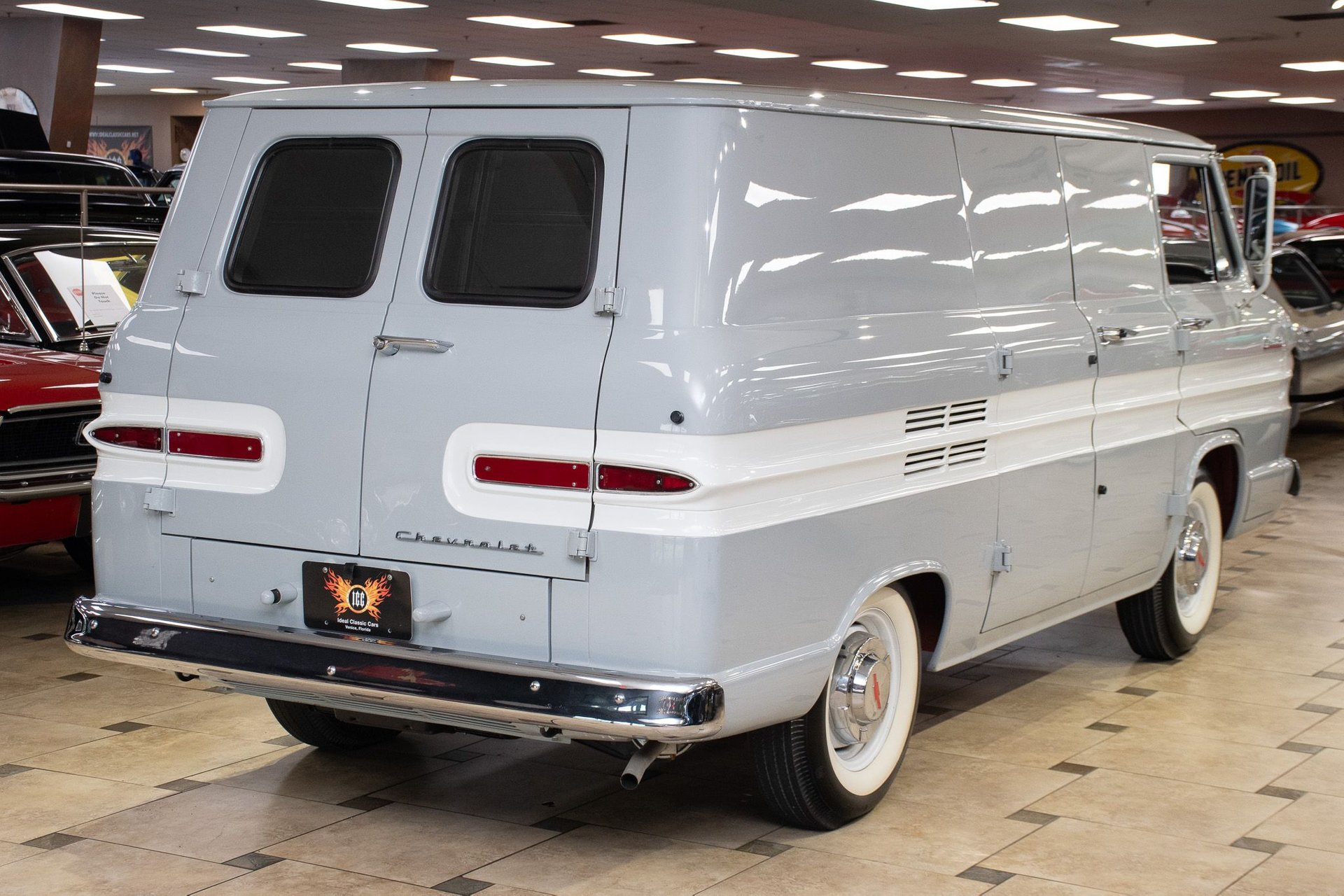 View vehicle photo 4