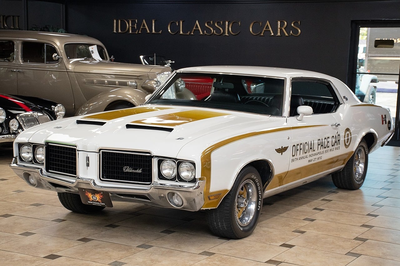Cameo White 1972 Oldsmobile Cutlass Coupe Automatic
