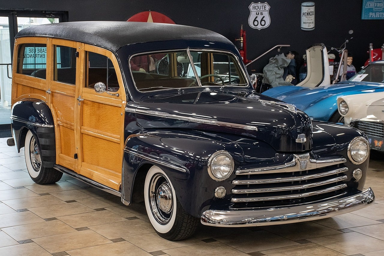 View vehicle photo 3