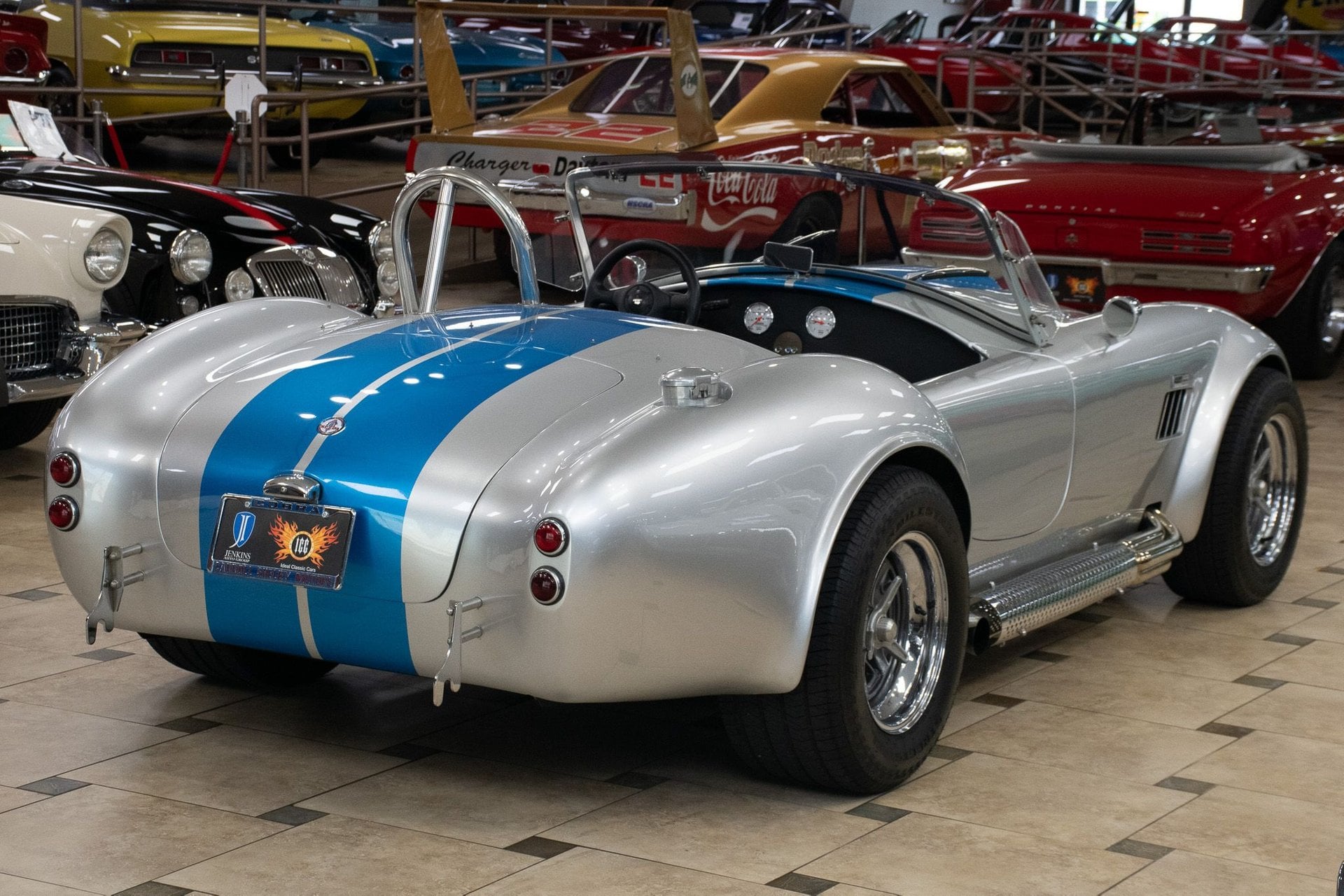View vehicle photo 5