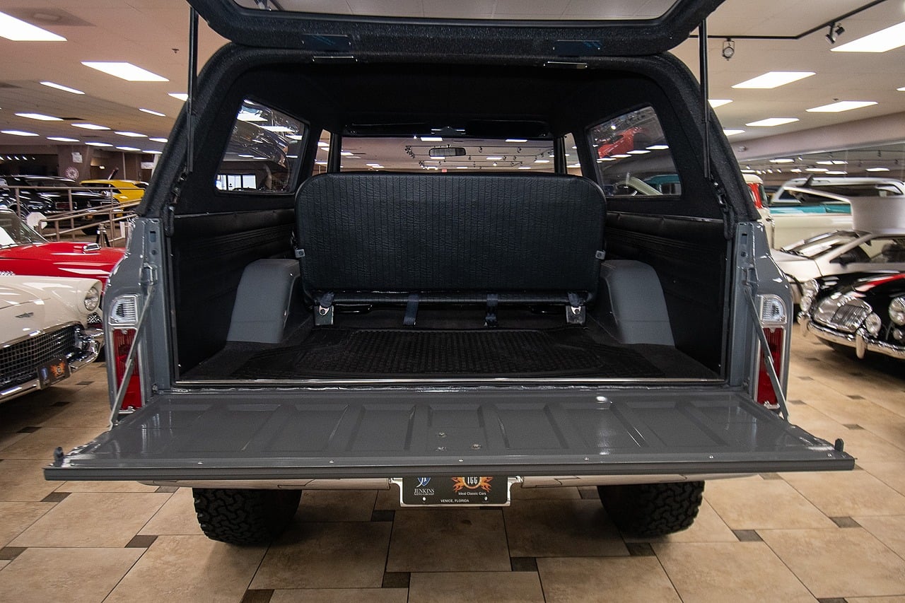 View vehicle photo 4