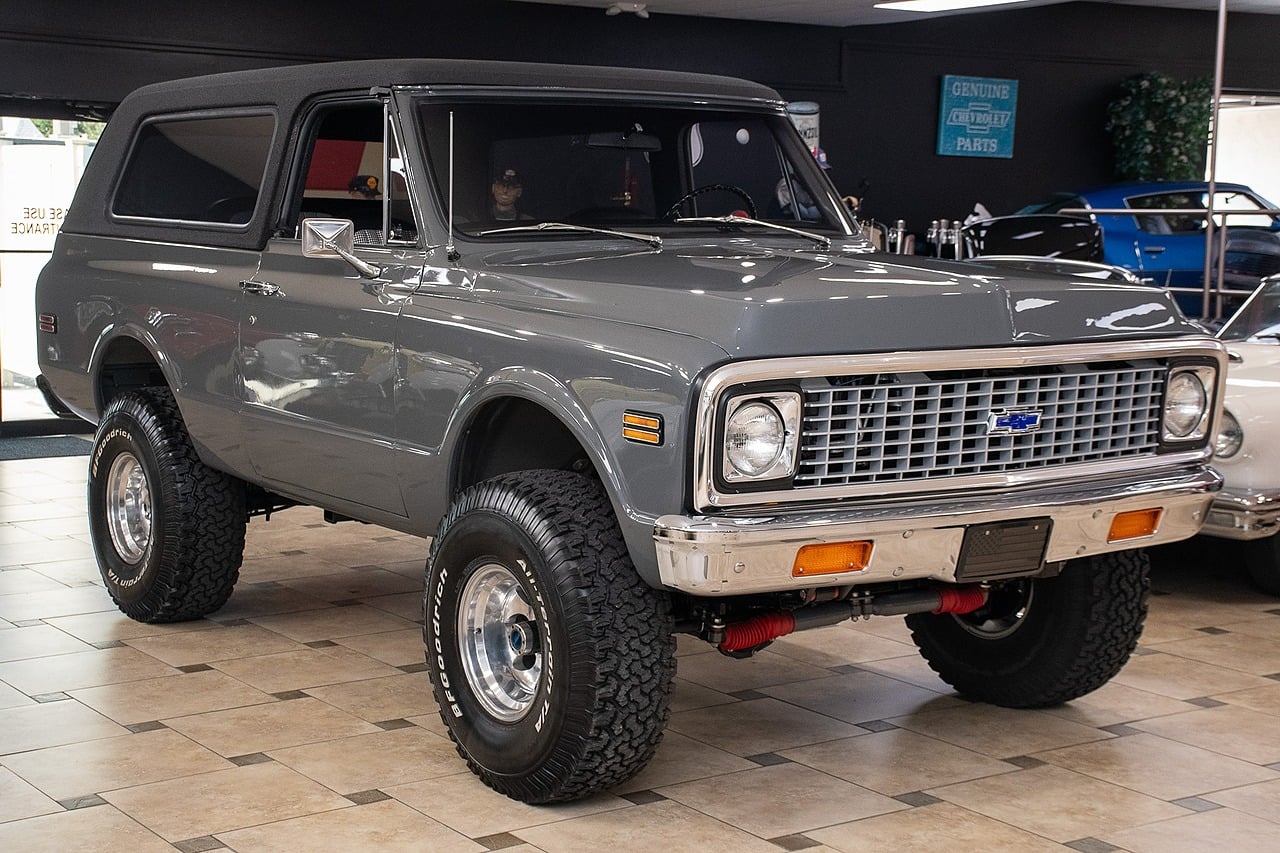 View vehicle photo 7
