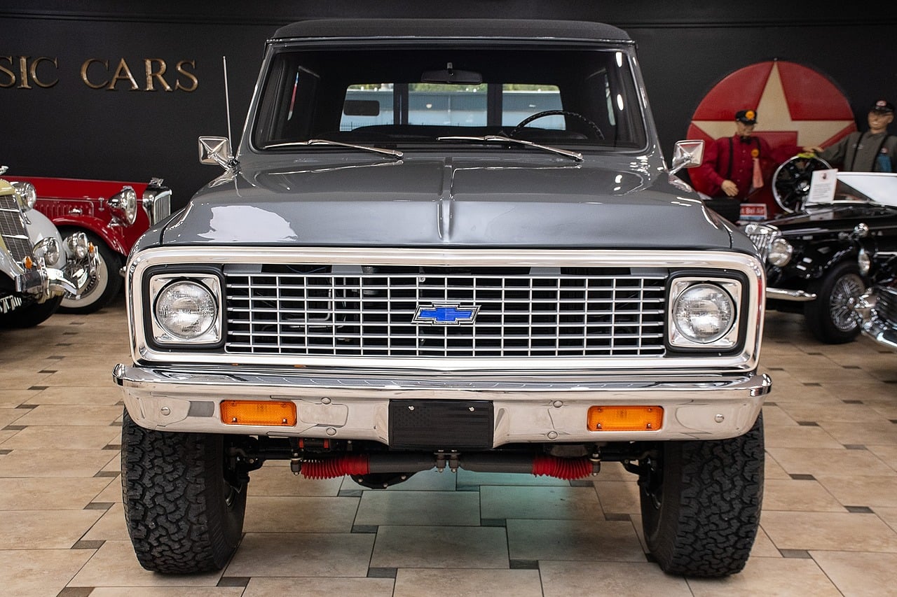 View vehicle photo 6