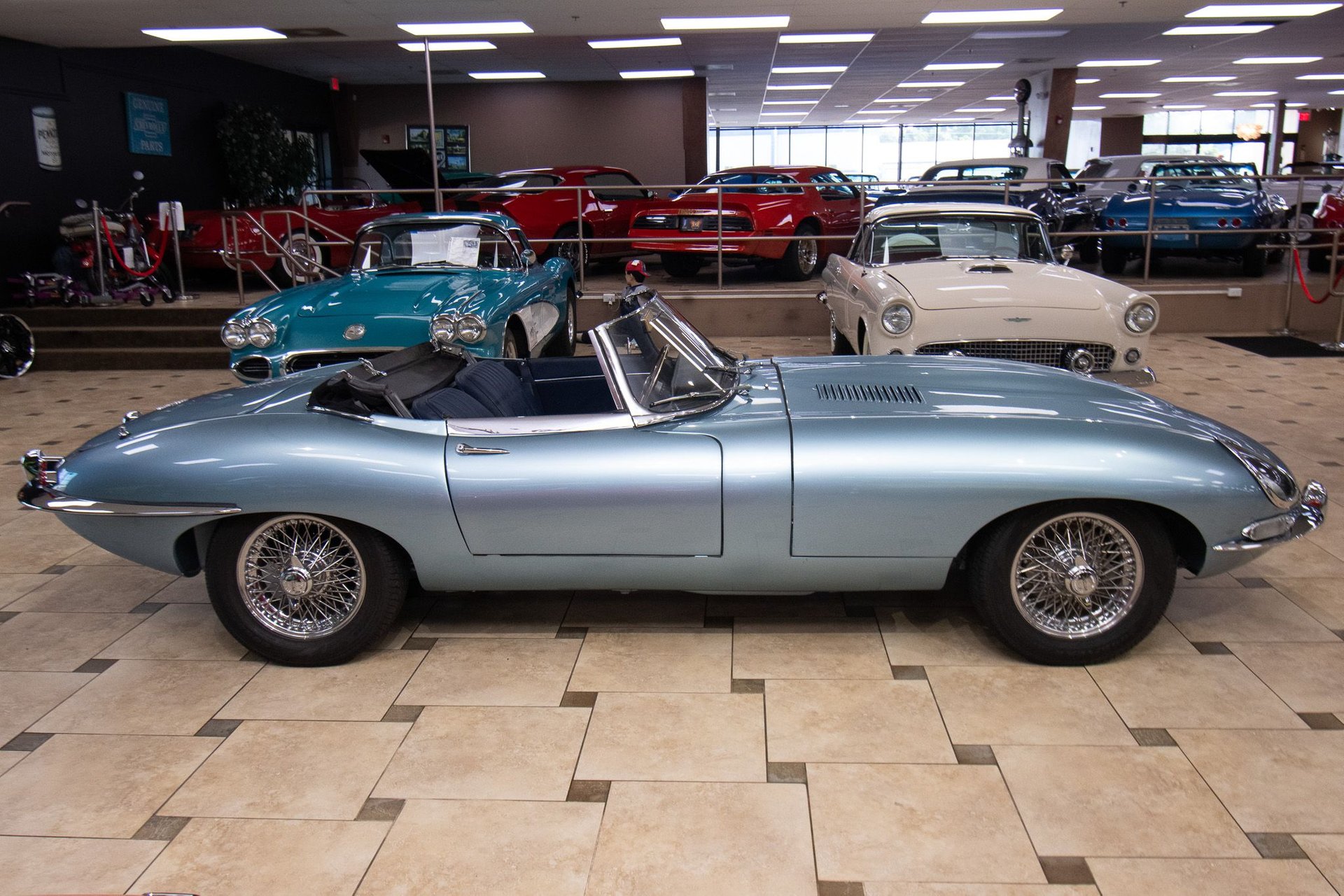 View vehicle photo 4