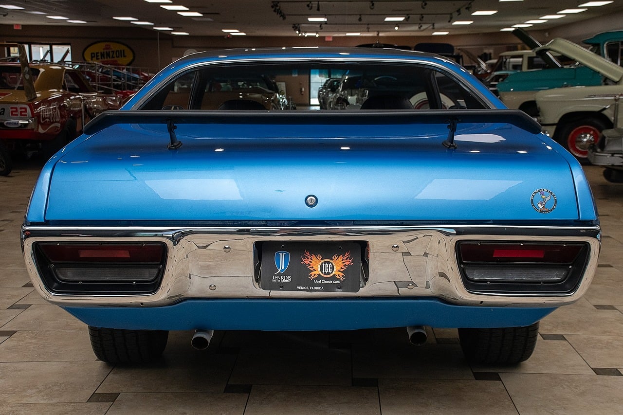 View vehicle photo 6