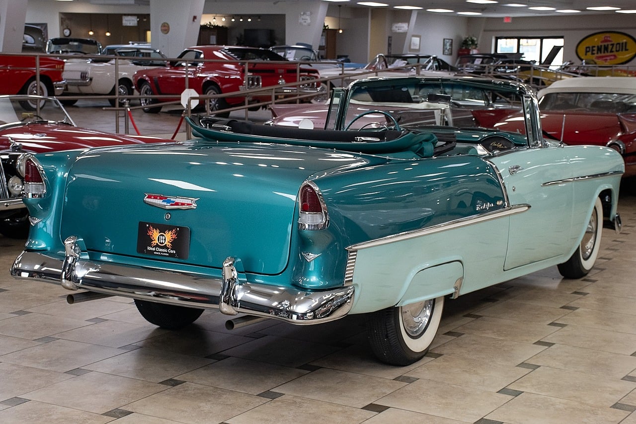 View vehicle photo 6