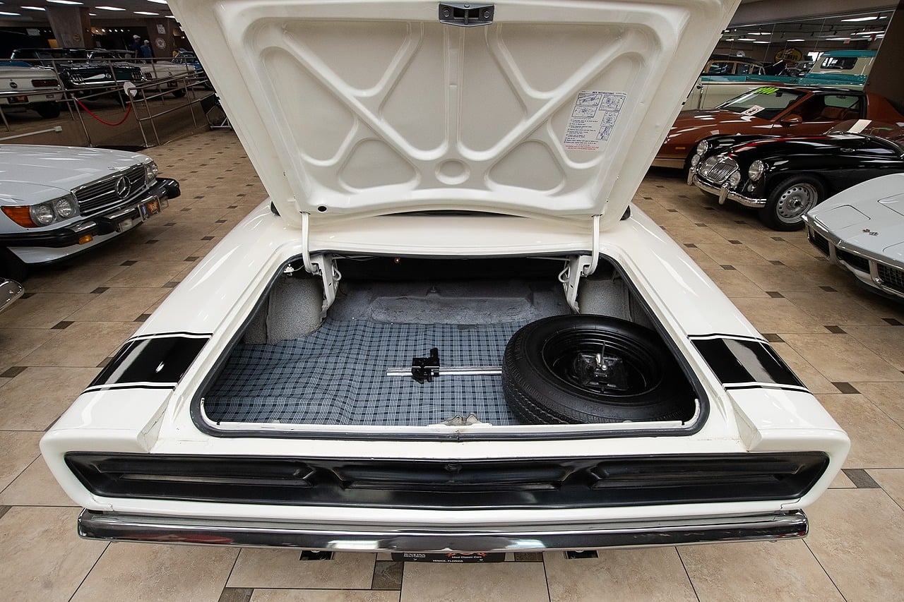 View vehicle photo 4